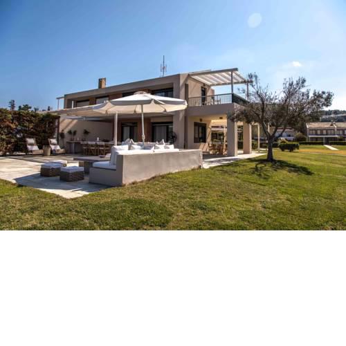 Villa Omega - Beachfront, 4Bdrms, 4 Baths, View