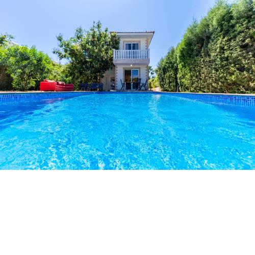 Villa oposite Nissi beach 100 meters