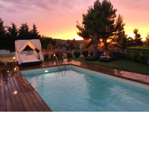 Villa Paradiso - Private Pool, 3 Bdrms, BBQ, Sea View