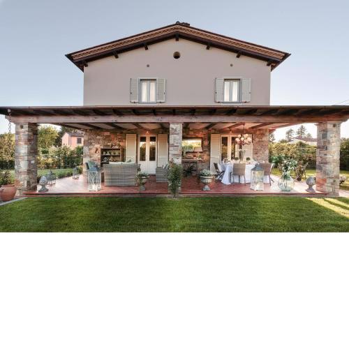 VILLA PEMOLA a Luxury Farmhouse with Garden and bikes in Lucca Town