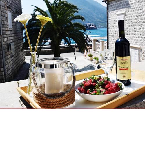 Villa Perast Apartment - Studio with very large terrace for couples or family