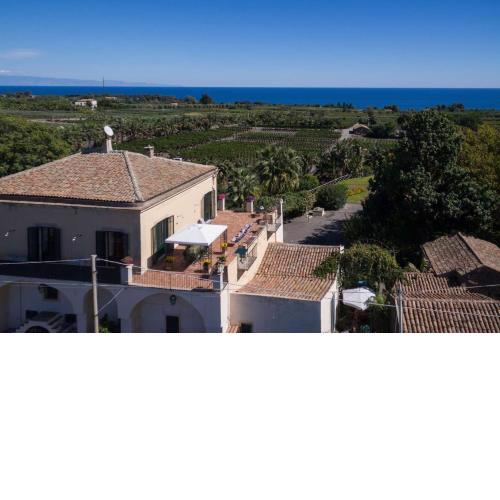 Villa Praiola - Exclusive seafacing mansion with pool and Jacuzzi