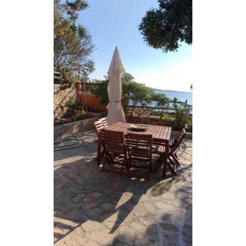 Villa privata suddivisa in 3 appartamenti a 30mt dal mare clima e bbq