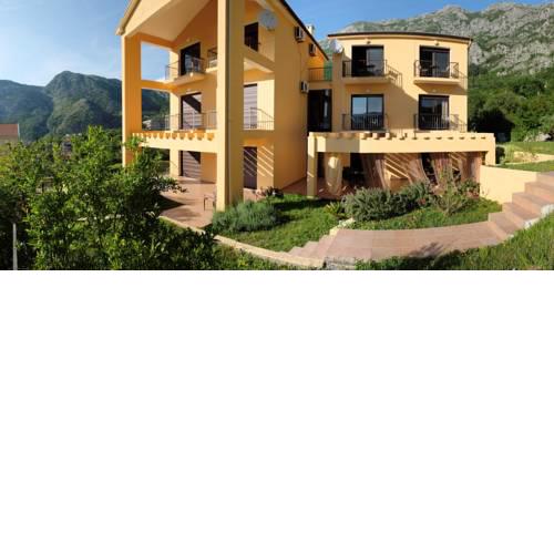 Villa Risan Apartments