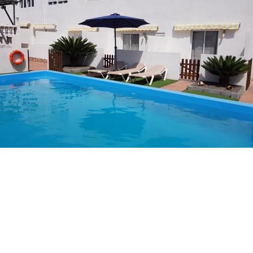 Villa Roja 2, Apartments; Quiet, Small & Central Resort; Reservado para clientes; Fiesta prohibidos