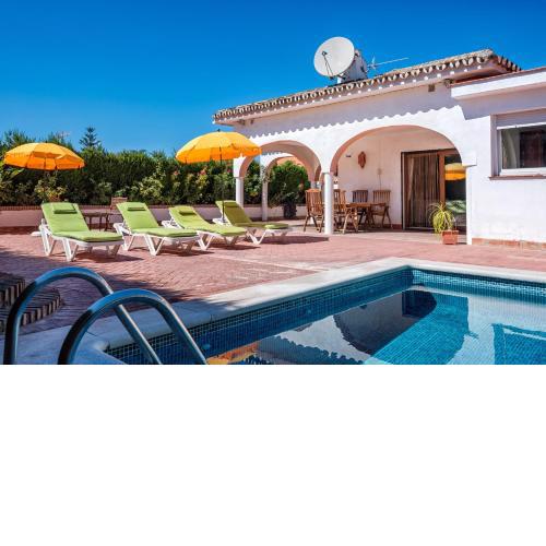 Villa Rosa de Sierrezuela by Rafleys