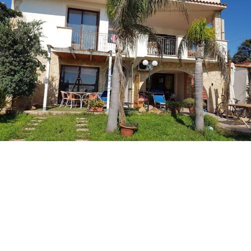 Villa rosa fronte mare