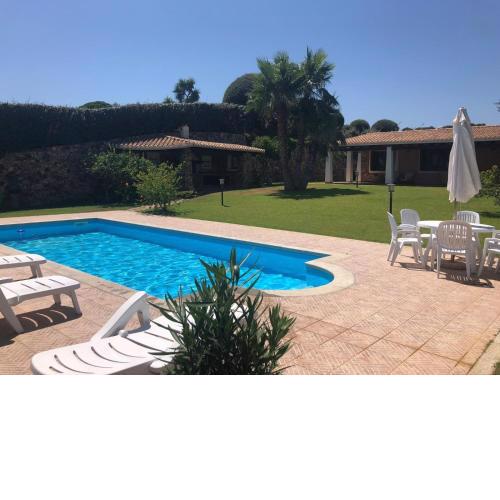 Villa singola con piscina vista mare