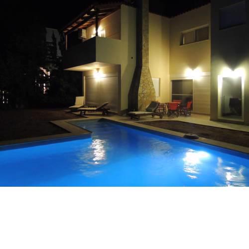 VILLA SISSY CAREFREE VACATIONSΘΕ