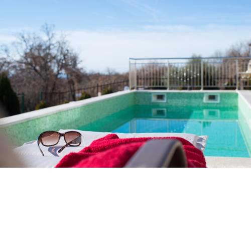 Villa Solaris Deluxe Apartment with Pool View – 3 Bedrooms