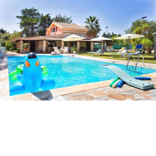 Villa Sporting con campo da tennis piscinacampo da calcio vicino spiaggia