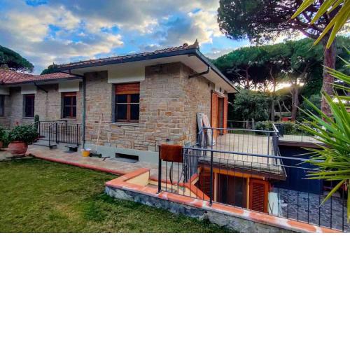 Villa sul mare con giardino