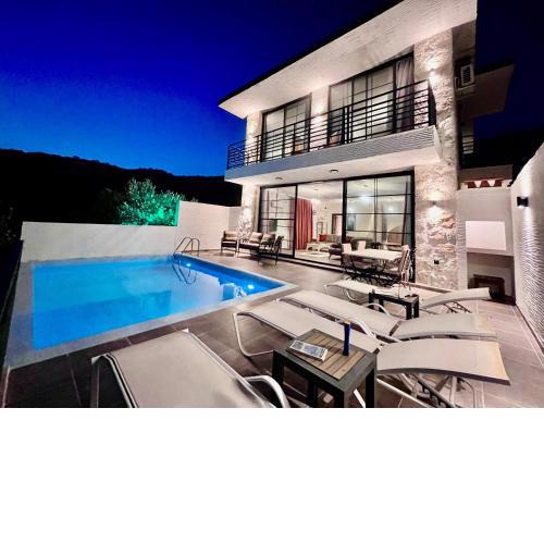villa sunset