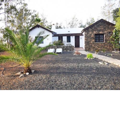 Villa Tajinaste - Wifi & Garden Tindaya views & 10 min Cotillo beaches -