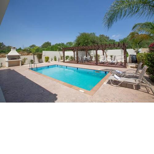 Villa Tefkrou Tessera - Modern 3 Bedroom Ayia Napa Villa with Pool - Close to Nissi Beach