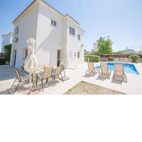 Villa Thekla - Modern 3 Bedroom Ayia Thekla Villa with Pool - Close to the Beach