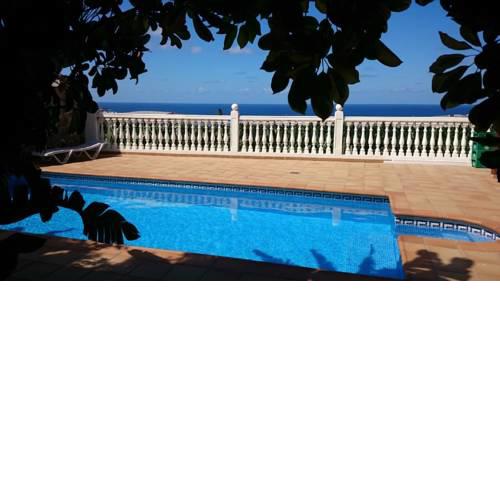 Villa Tonelero piscina privada climatizada y jardín