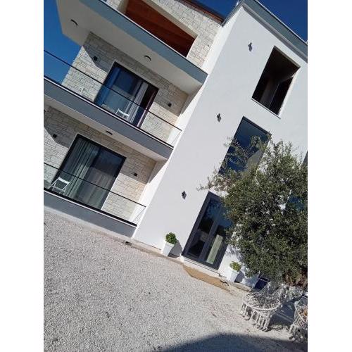 Villa Tonia