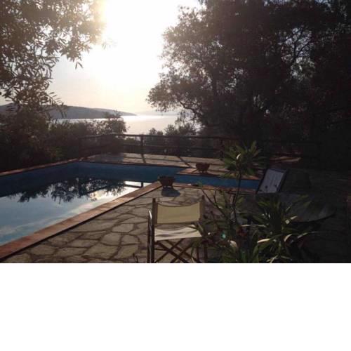 Villa Valia: Traditional Luxurious Residence