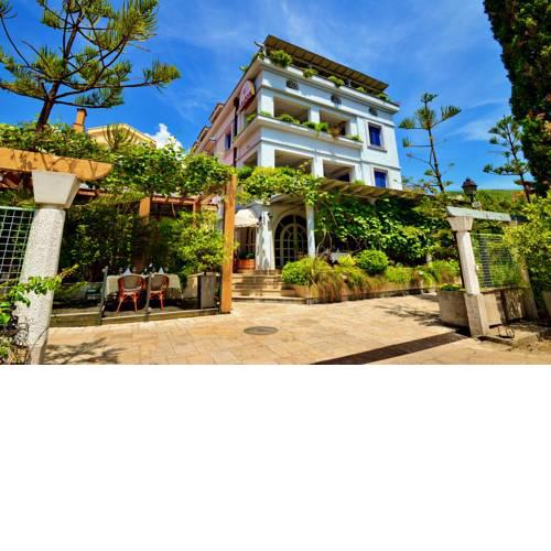 Villa Velzon Guesthouse