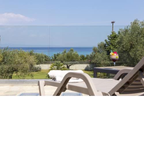Villa Vista - Beachfront, Garden, Amazing Sea view