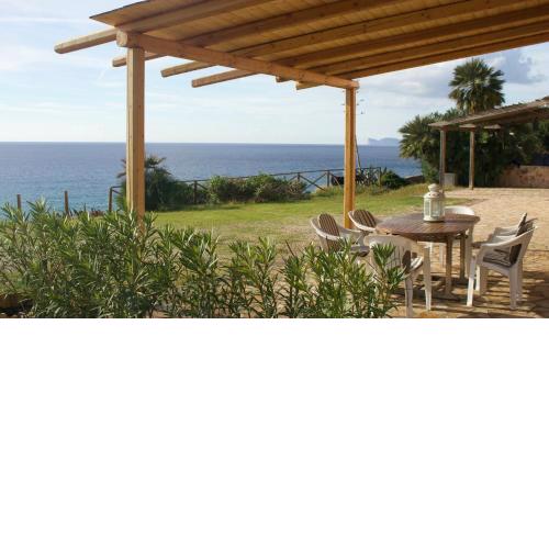 Villa Wanda - Seafront apartment with sea view and private cove