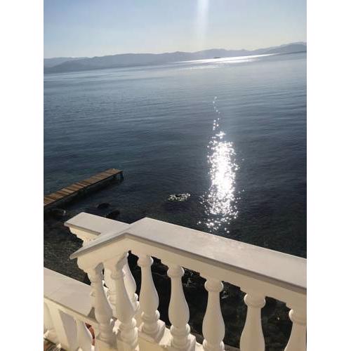 Villa Waves