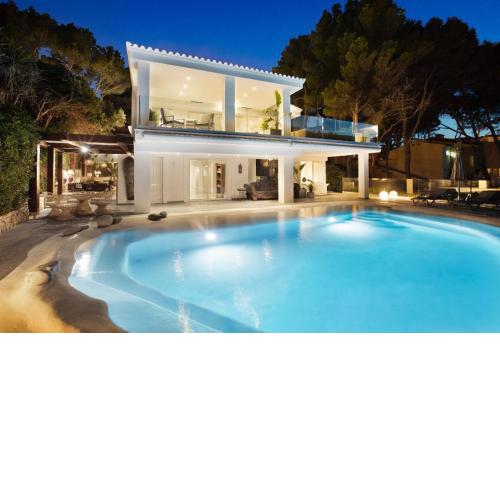 Villa white beach house, sobre la playa, aire acondicionado, wifi, piscina, lujo en Costa de la Calma