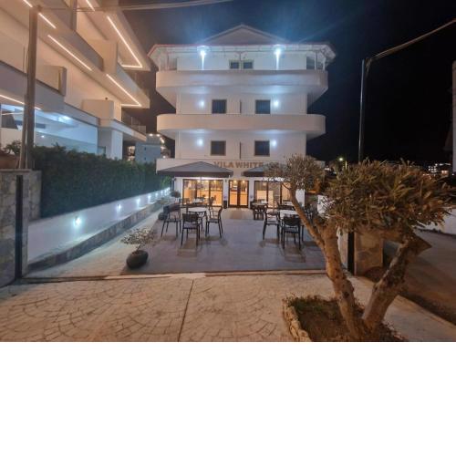 Villa White