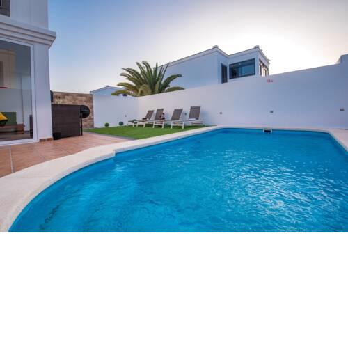 Villa with 2 bedrooms in Playa Blanca with wonderful mountain view private pool furnished terrace 2 km from the beach