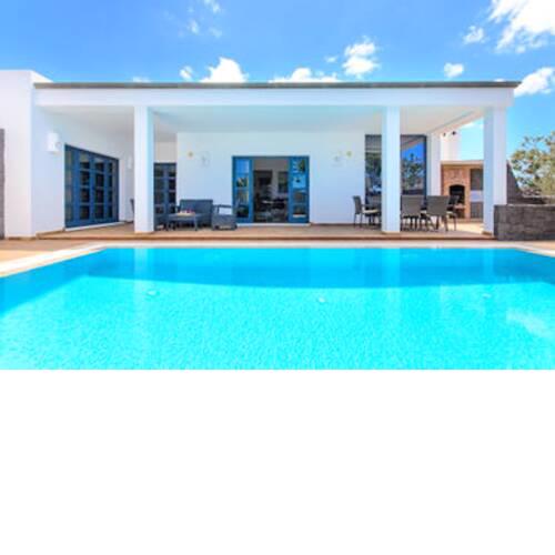 Villa with 3 bedrooms in Playa Blanca with private pool furnished terrace and WiFi 500 m from the beach