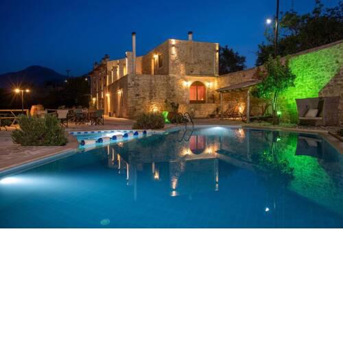 Villa with Pool, Ping Pong, Children's Area & BBQ!