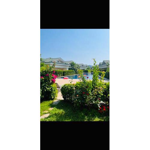 Villa With Pool, Sun and Nature