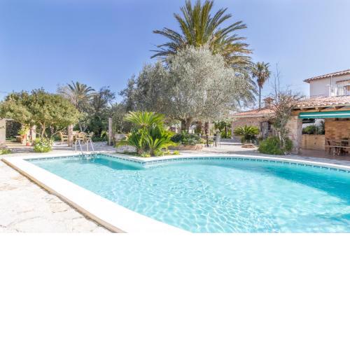 Villa with pool walking distance to the beach (Malondra)