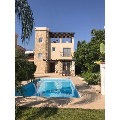 Villa with privat pool. Chloraka
