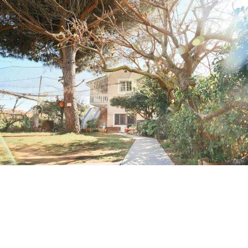 Villa with Private Access to the Beach
