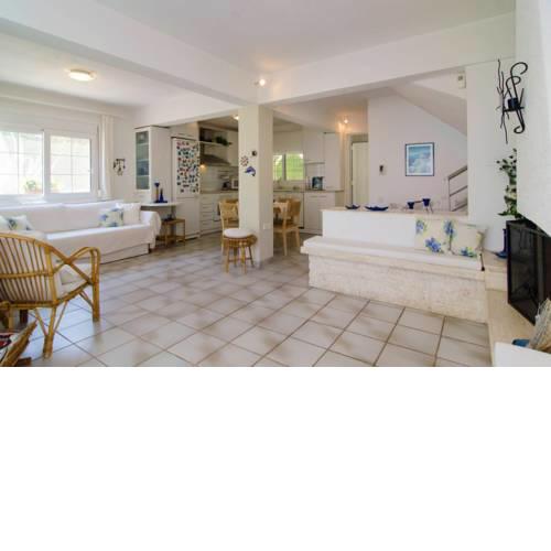 Villa with Private Garden in Halkidiki