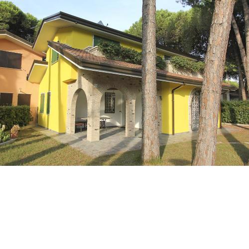 Villa Yellow