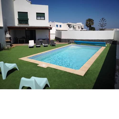 VillaAntonia private huge heated pool and super fast wifi