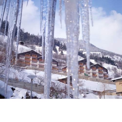 Village Apartments Breiten