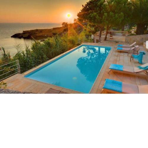 VILLAPARADISO Beach front Villa