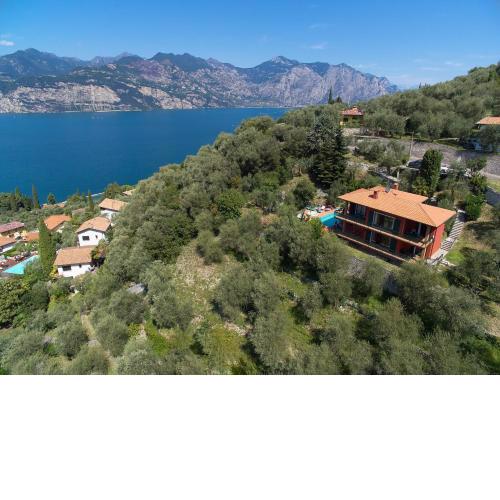 Villa's Apartments with Enchanting Lake View