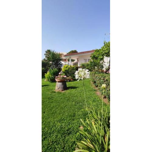 Villetta con giardino a Fontane Bianche