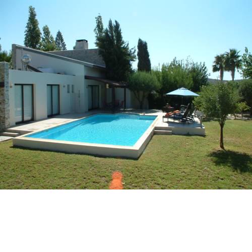Vineland Cottage . Free Wi-fi . Big pool with walk in steps