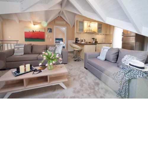 Vinieris Villas - Lagoon Diamond Loft