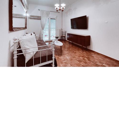 Vintage 2-bedroom apt in the Heart of the City