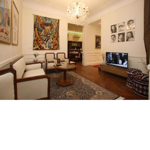 Vintage 2BR Apt in Downtown - Mint 69