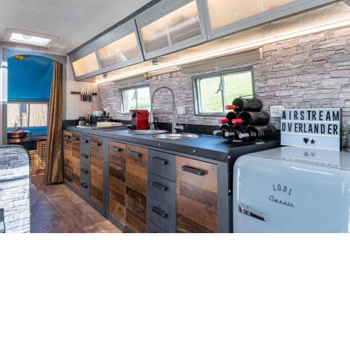 Vintage Airstream auf dem Bauernhof