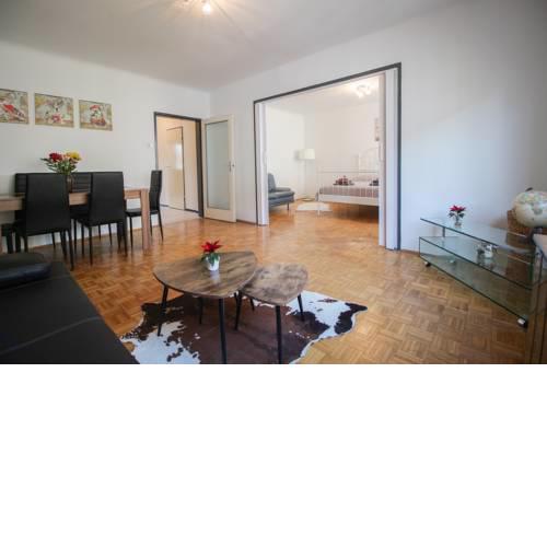 Vintage Chic Apartment offers all you need!