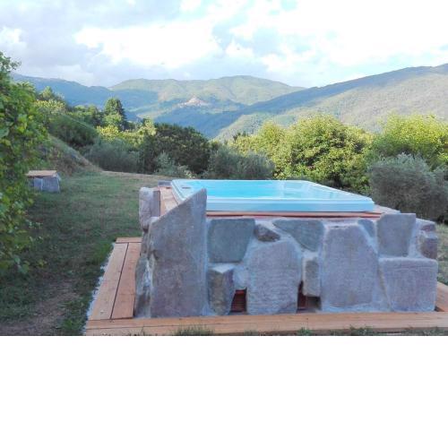 Vintage Cottage in Pescia with Jacuzzi